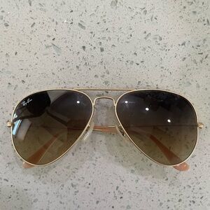 Ray-Ban Classic Gold Aviators with Gradient Lenses